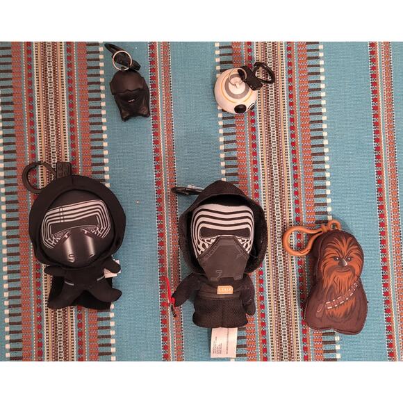 Lot of 5 Star Wars Keychain Lot Pre-owned Loose Disney Plush Toys Action Figure - Picture 1 of 6
